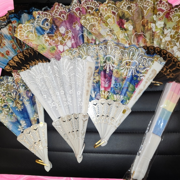 NWT COLLAPSIBLE ART HANDFANS(DIFFERENT STYLES) - Picture 2 of 3